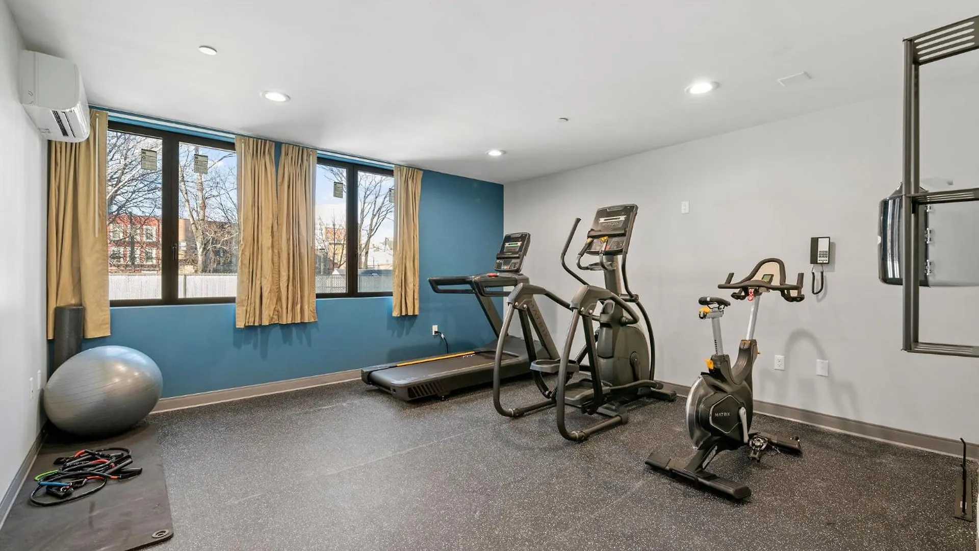Holiday Inn Express & Suites Bronx - Nyc By Ihg New York Hotel